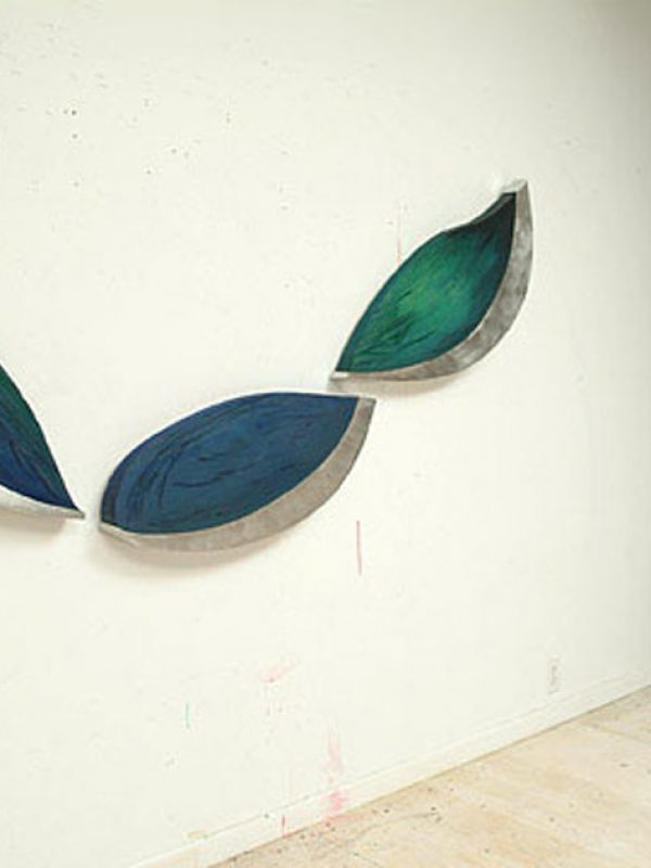Feuilles au mur - 1995 - Bois, Aluminium, 50-60 cm X 15 cm